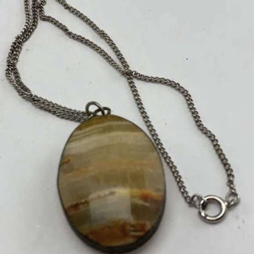 VINTAGE Gorgeous Large Banded Agate Pendant Necklace